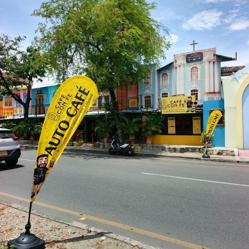 Banderas y pendones: Banderas tipo gota para exteriores · Cafetería